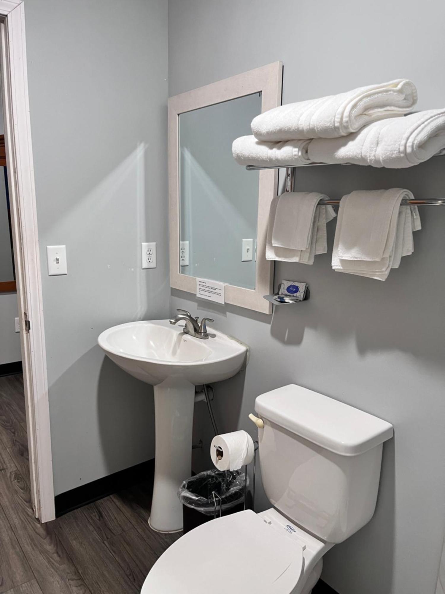 Midway Motel Guthrie Center Екстер'єр фото